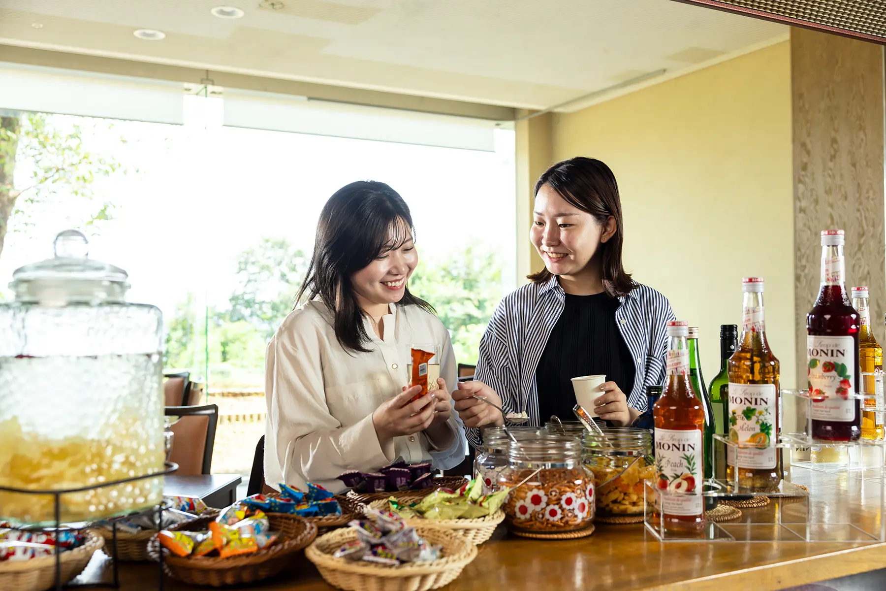 あの頃のスナックが、お酒の相棒に。